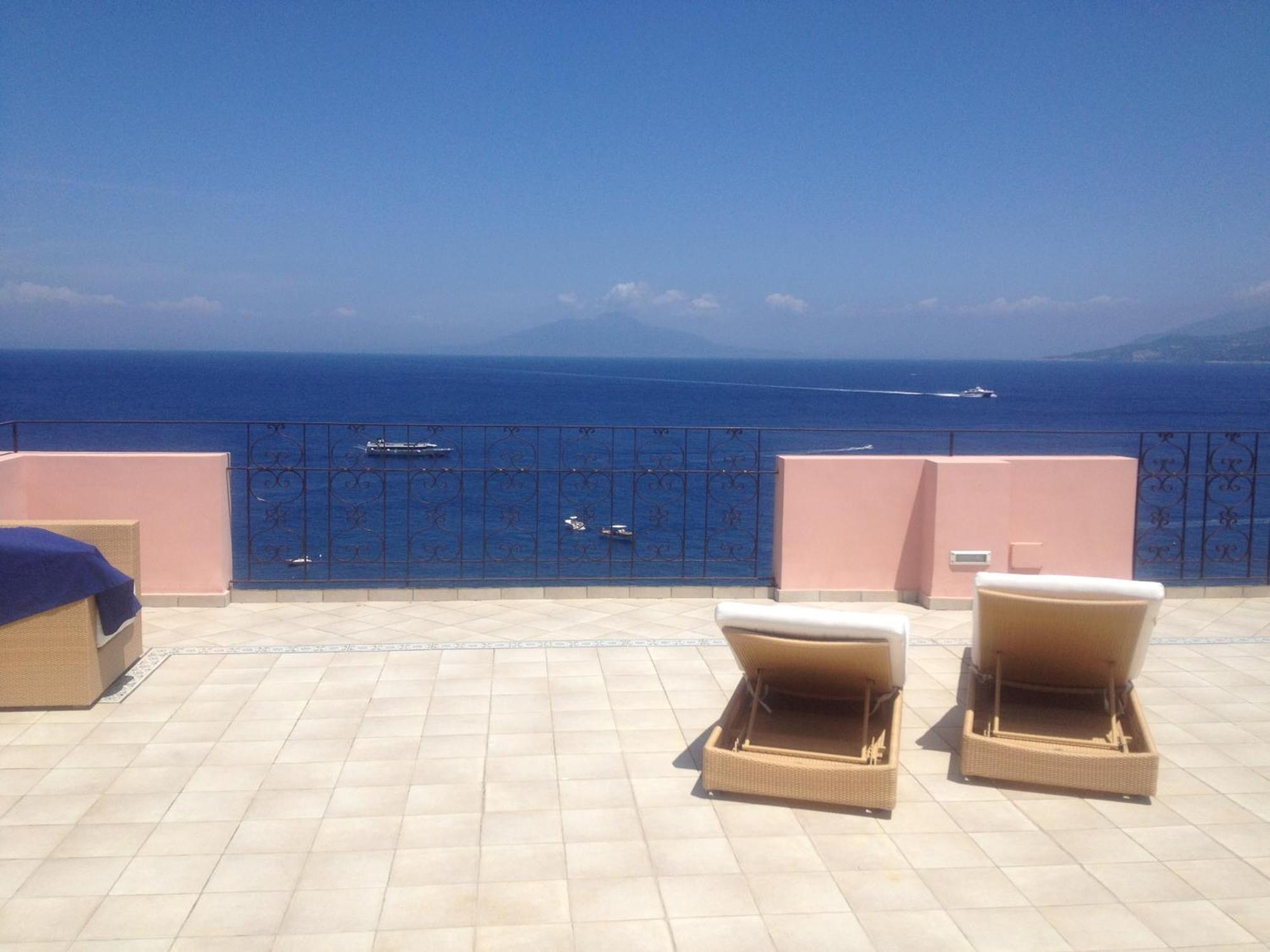 Capri Inn ภายนอก รูปภาพ