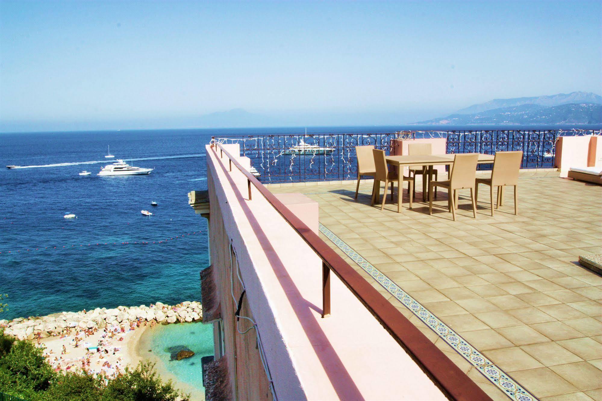 Capri Inn ภายนอก รูปภาพ