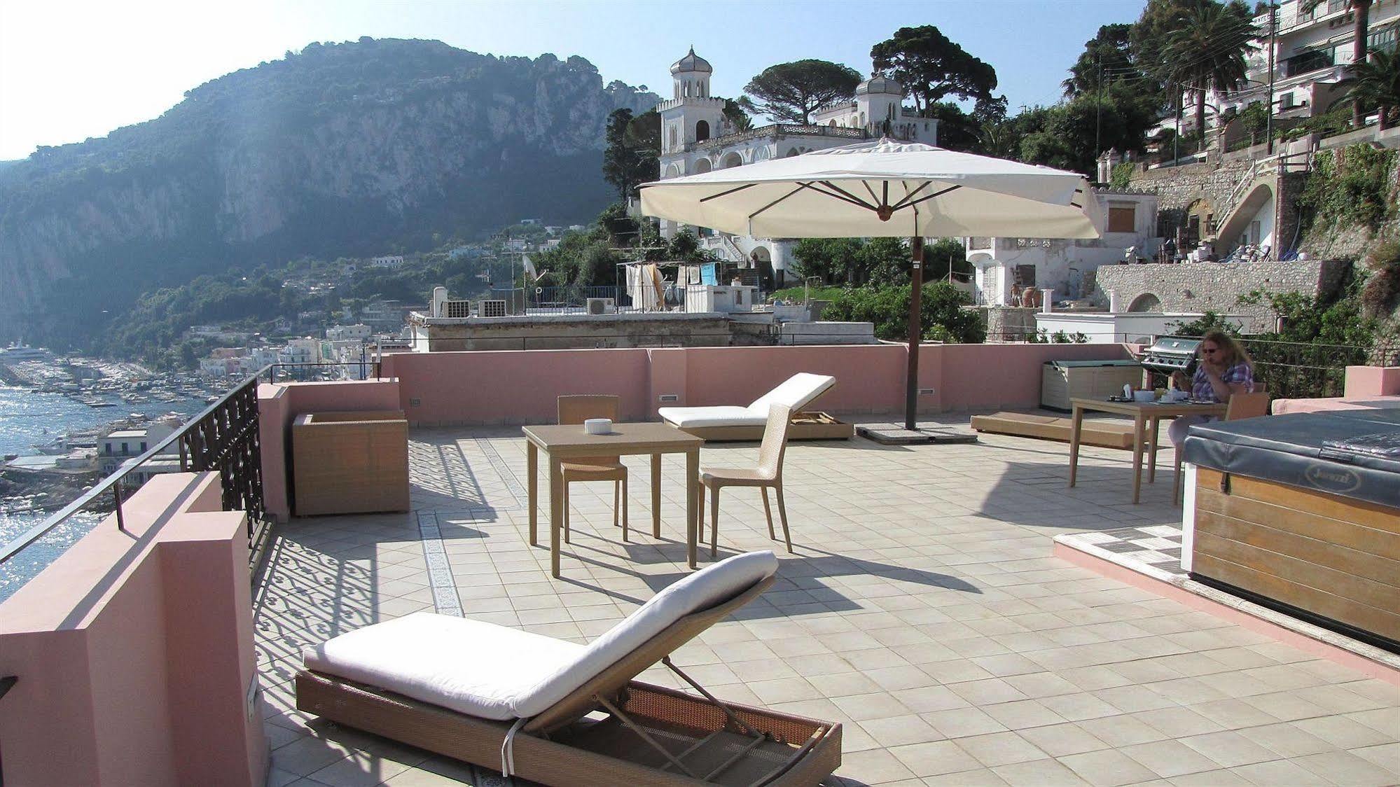 Capri Inn ภายนอก รูปภาพ